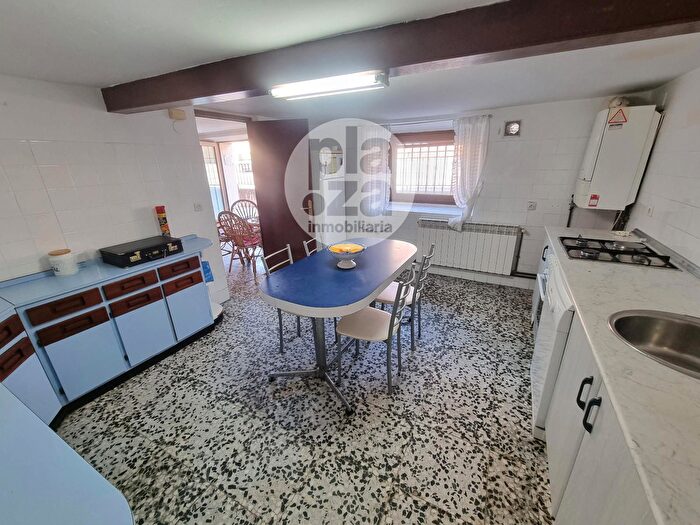 Casas en venta y pisos alquiler - 3