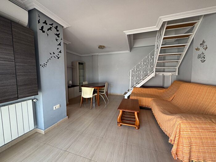 Casas en venta y pisos alquiler - 3