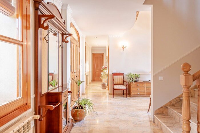 Casas en venta y pisos alquiler - 3