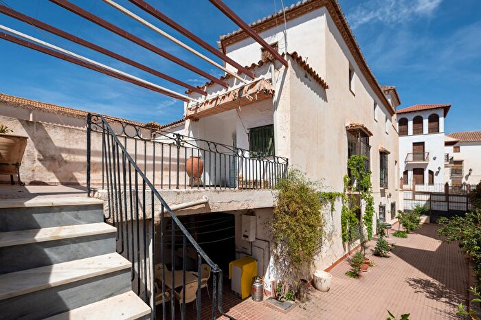 Casas en venta y pisos alquiler - 1
