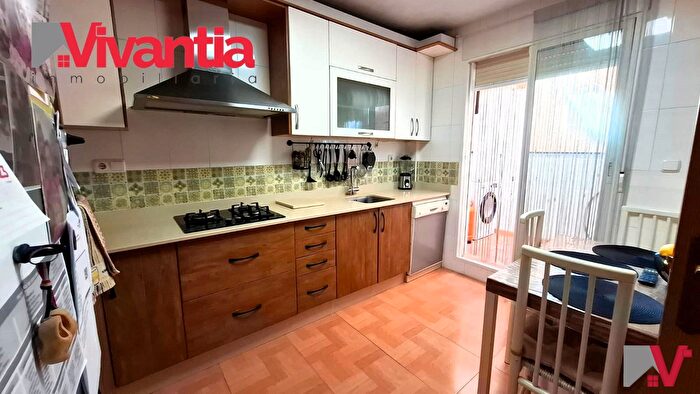 Casas en venta y pisos alquiler - 3