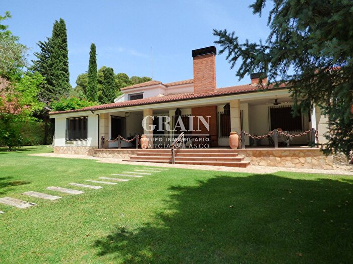 Casas en venta y pisos alquiler - 1