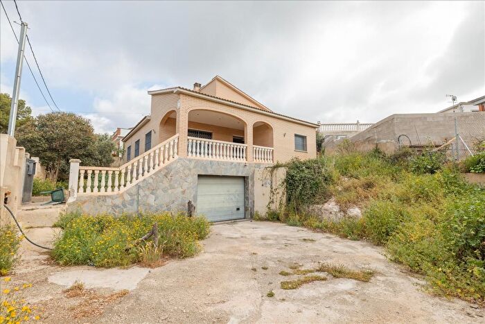 Casa en venta en La Bisbal del Penedès, Tarragona de 4 habitaciones