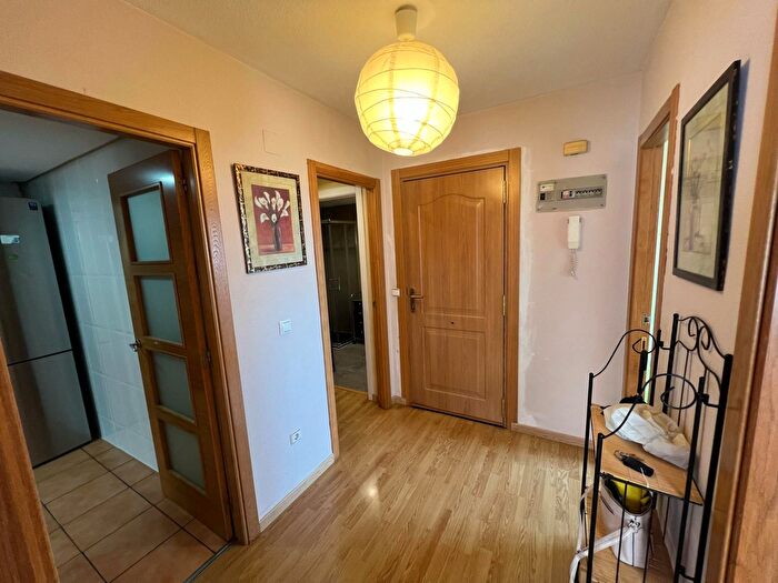 Casas en venta y pisos alquiler - 3
