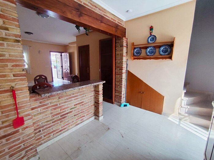 Casas en venta y pisos alquiler - 3