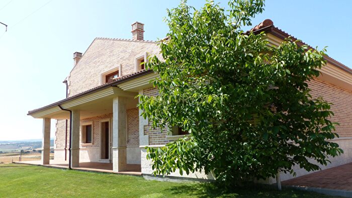 Casa en venta en Sigeres, Ávila de 5 habitaciones