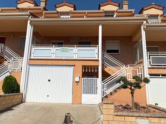 Casas en venta y pisos alquiler - 1
