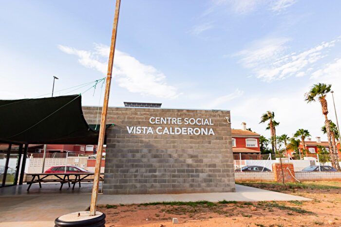 Casa en venta en Pla dels Aljubs, La Pobla de Vallbona de 3 habitaciones