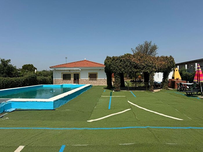 Casa en venta en Oromana, Alcalá de Guadaira de 4 habitaciones