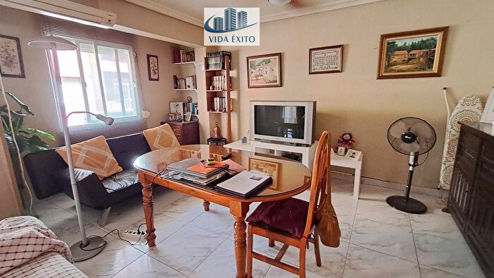 Casas en venta y pisos alquiler - 1