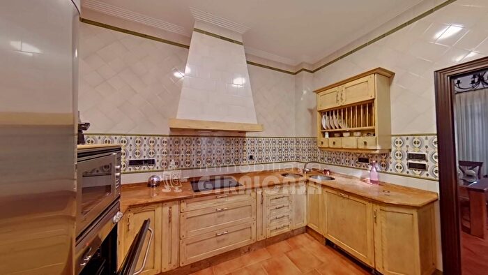 Casas en venta y pisos alquiler - 3