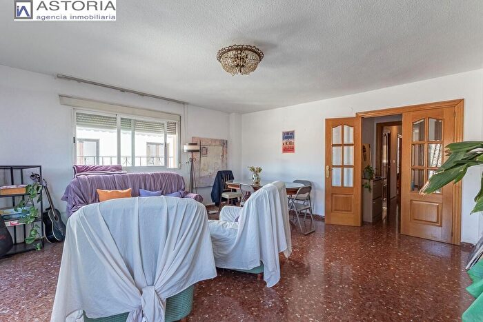 Casas en venta y pisos alquiler - 3