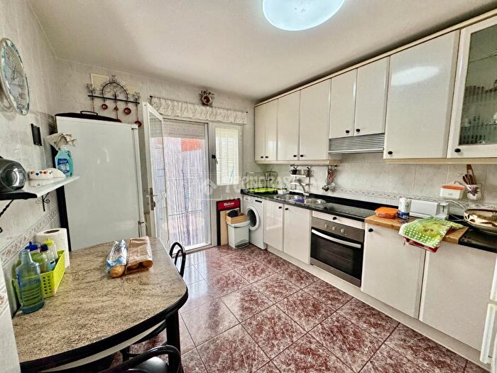 Casas en venta y pisos alquiler - 3