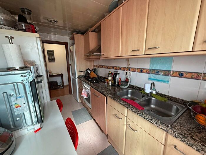 Casas en venta y pisos alquiler - 2