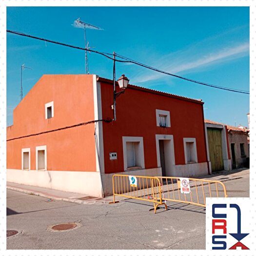 Casa en venta en Olmedo, Valladolid de 4 habitaciones