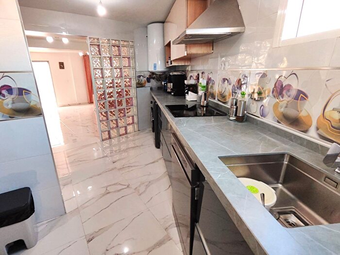 Casas en venta y pisos alquiler - 3