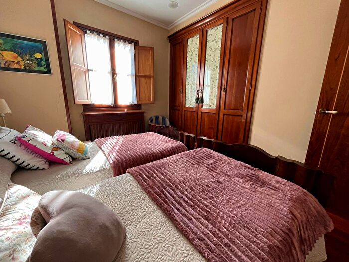 Casas en venta y pisos alquiler - 3