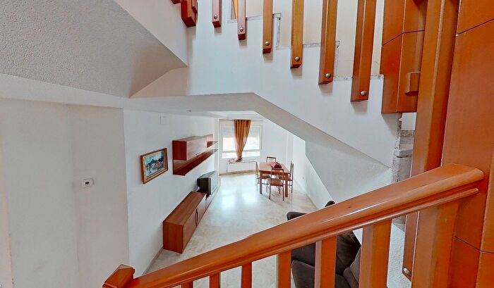 Casas en venta y pisos alquiler - 1