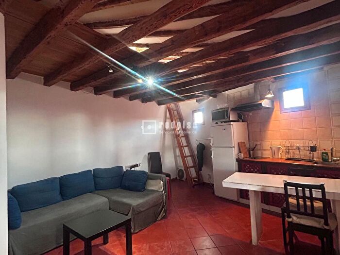 Casas en venta y pisos alquiler - 1