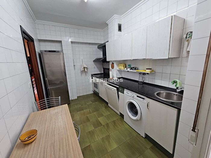 Casas en venta y pisos alquiler - 3