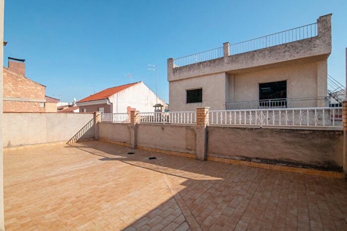 Casas en venta y pisos alquiler - 3
