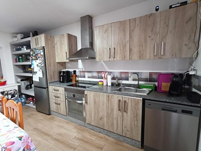 Casas en venta y pisos alquiler - 2