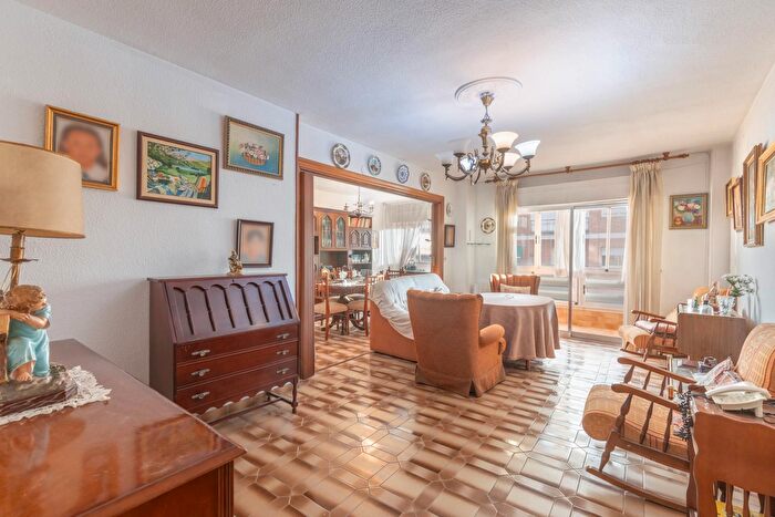 Casas en venta y pisos alquiler - 1