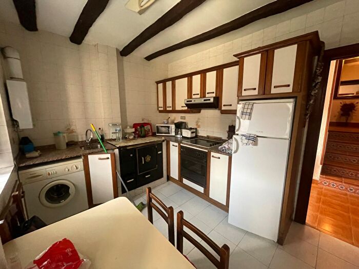 Casas en venta y pisos alquiler - 3