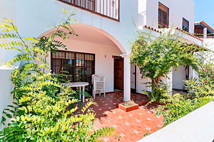 Casa en venta en Roquetas de Mar ciudad, El Sabinar Urbanizaciones Las Marinas Playa Serena de 4 habitaciones