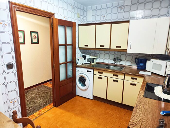 Casas en venta y pisos alquiler - 3