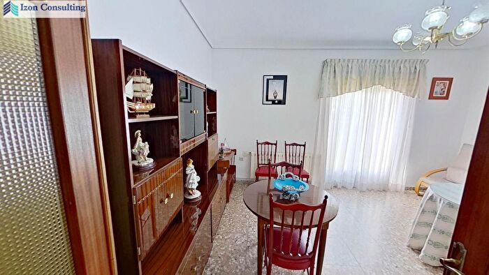 Casas en venta y pisos alquiler - 3