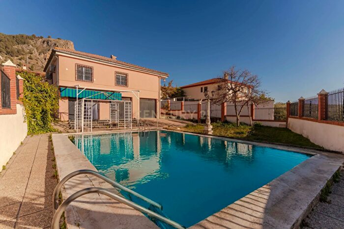 Casa en venta en Moclín, Granada de 4 habitaciones