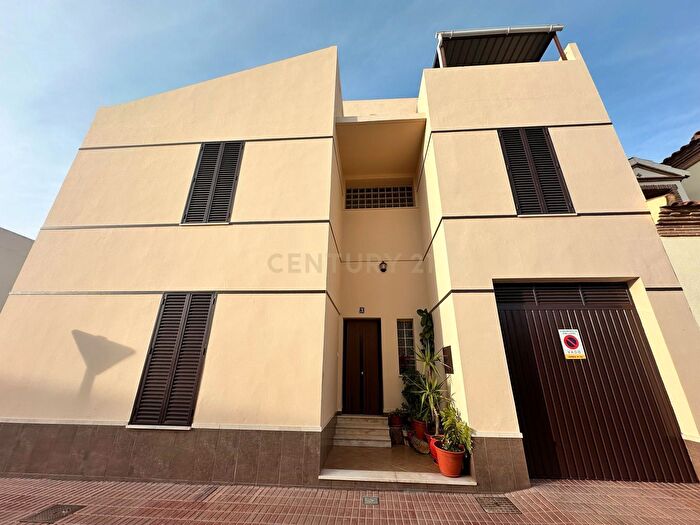 Casas en venta y pisos alquiler - 1
