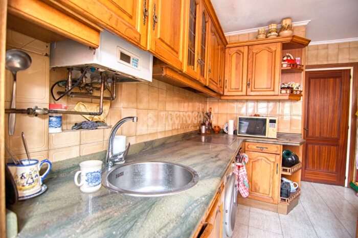 Casas en venta y pisos alquiler - 3