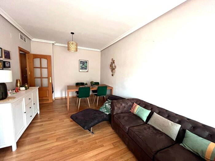 Casas en venta y pisos alquiler - 1