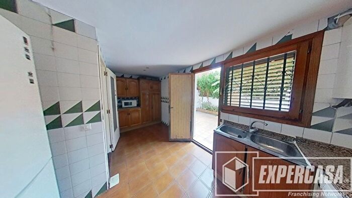 Casas en venta y pisos alquiler - 3