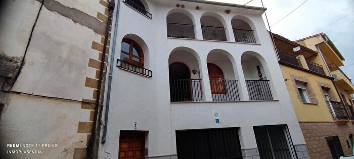 Casa en venta en Ahigal, Cáceres de 6 habitaciones