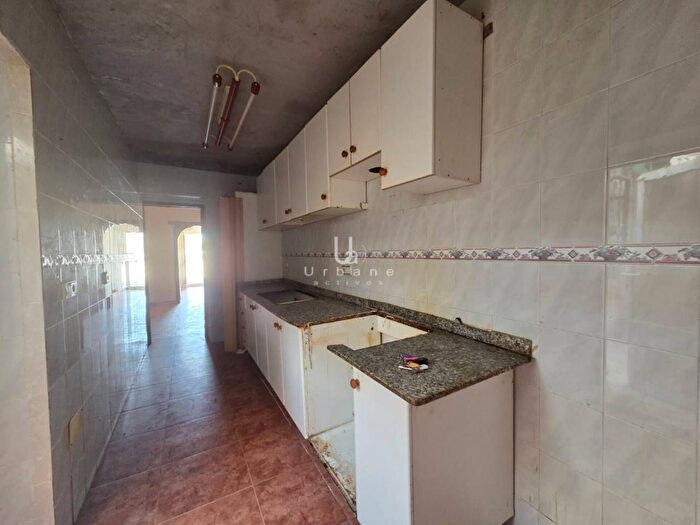 Casas en venta y pisos alquiler - 3