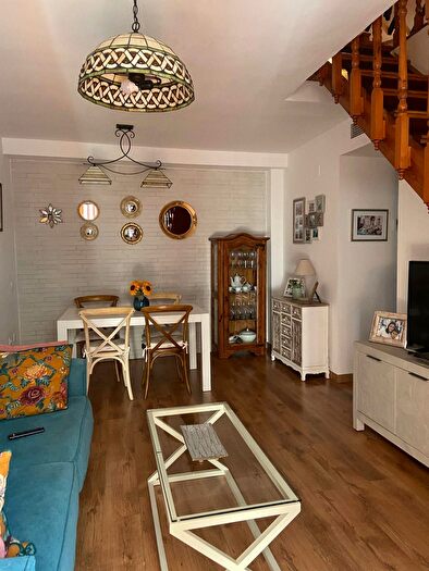 Casas en venta y pisos alquiler - 1