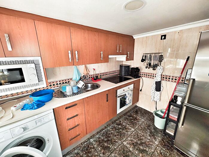 Casas en venta y pisos alquiler - 3