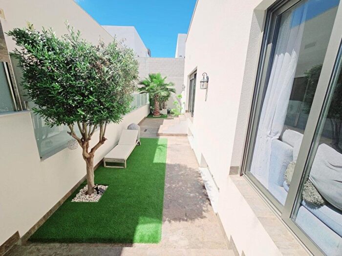 Casas en venta y pisos alquiler - 3