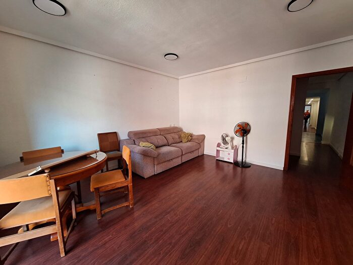 Casas en venta y pisos alquiler - 2