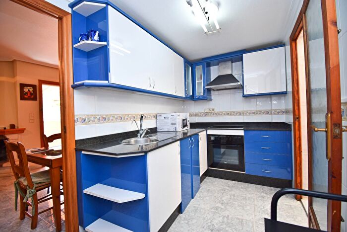 Casas en venta y pisos alquiler - 3