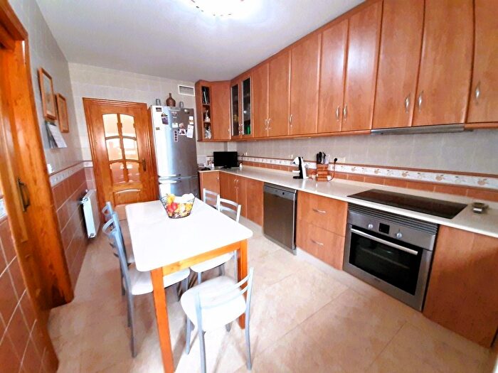 Casas en venta y pisos alquiler - 3