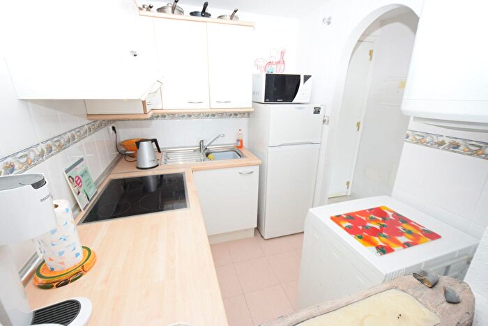 Casas en venta y pisos alquiler - 3