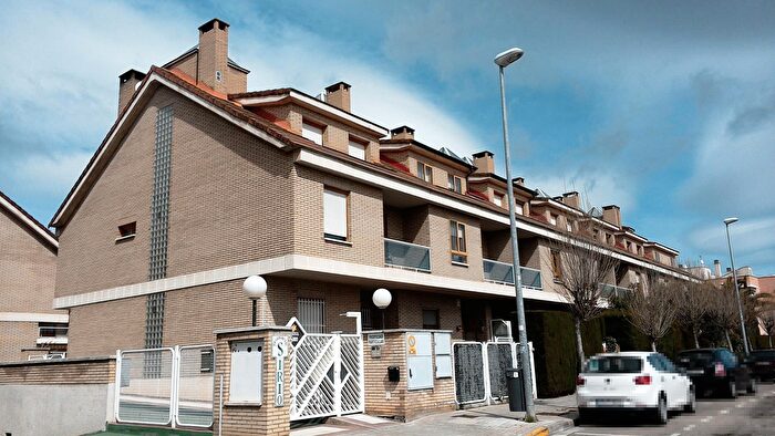 Casas en venta y pisos alquiler - 3