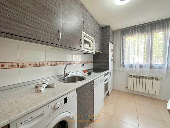 Casas en venta y pisos alquiler - 3