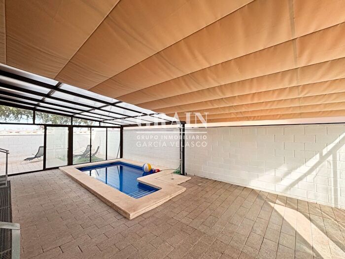 Casas en venta y pisos alquiler - 3
