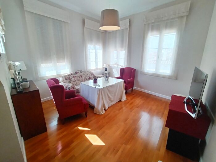 Casas en venta y pisos alquiler - 1
