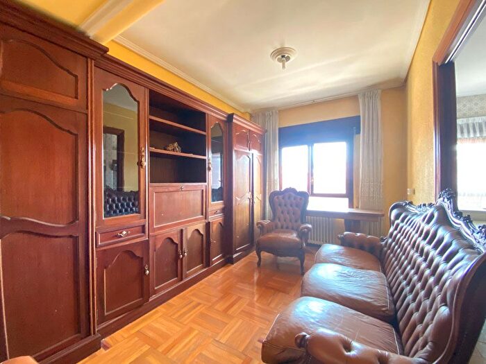 Casas en venta y pisos alquiler - 1